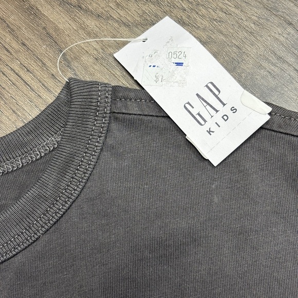 NWT GAP Sz Small (6-7yo) Boy’s Onyx SS Shirt. Offers welcome. 15% off w 2+ bndle - Picture 4 of 8